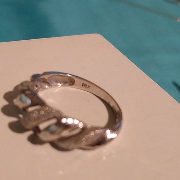 18K White Gold Ring - Picture 2 of 8